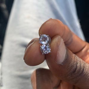 2 earrings with backs